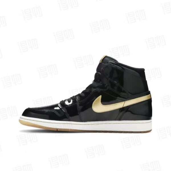 Air Jordan 1 Retro "Black/Metallic Gold